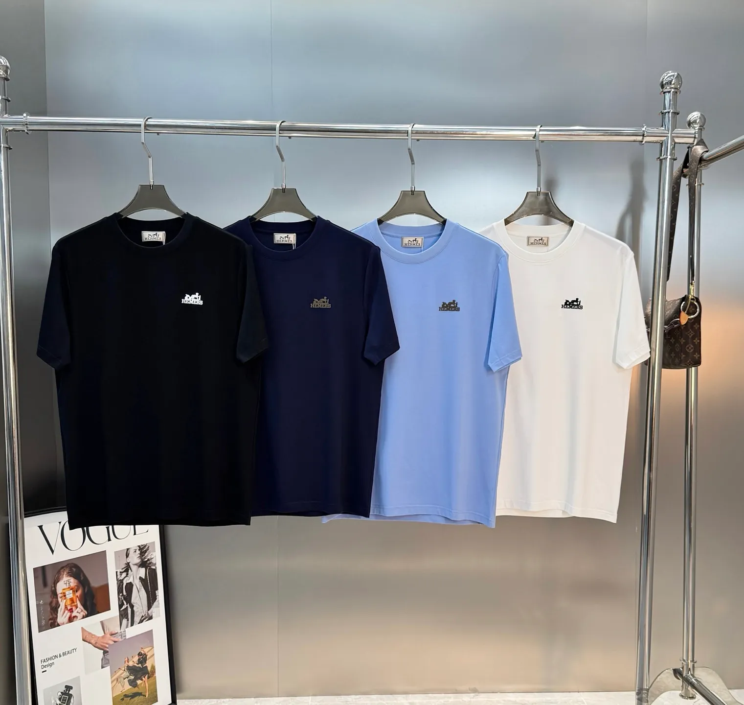 ⚜️HERMES 26s New Arrival New Arrival . ！ Classic ， ， ， ....... 190g ， .... ， ！ ：Black.White.Dark Blue. .Sizes：M-3XL ❗️（S 4XL ）175/145 XL